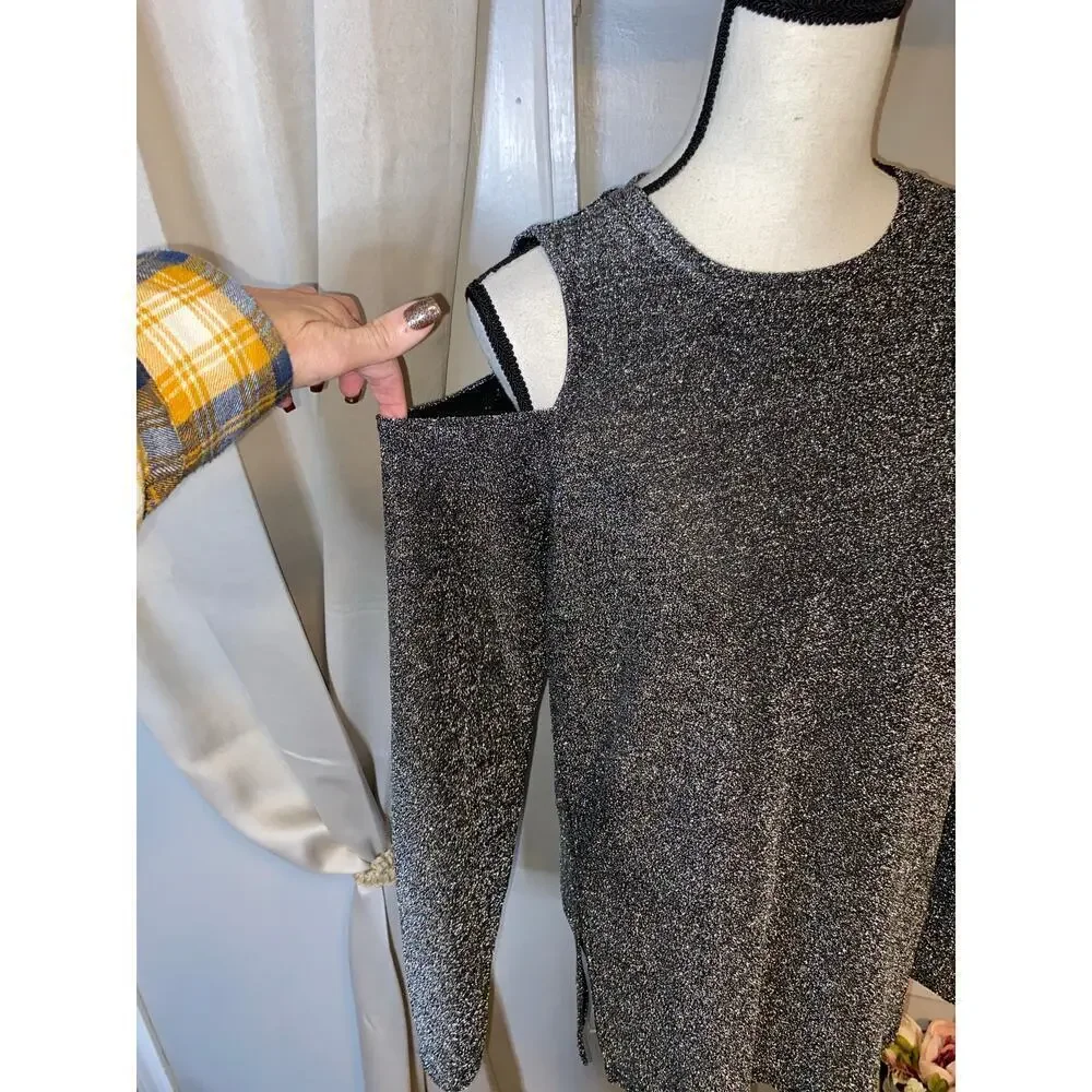 NWT Michael Kors size Medium $98 Black Silver Open Shoulder Blouse with Stretch